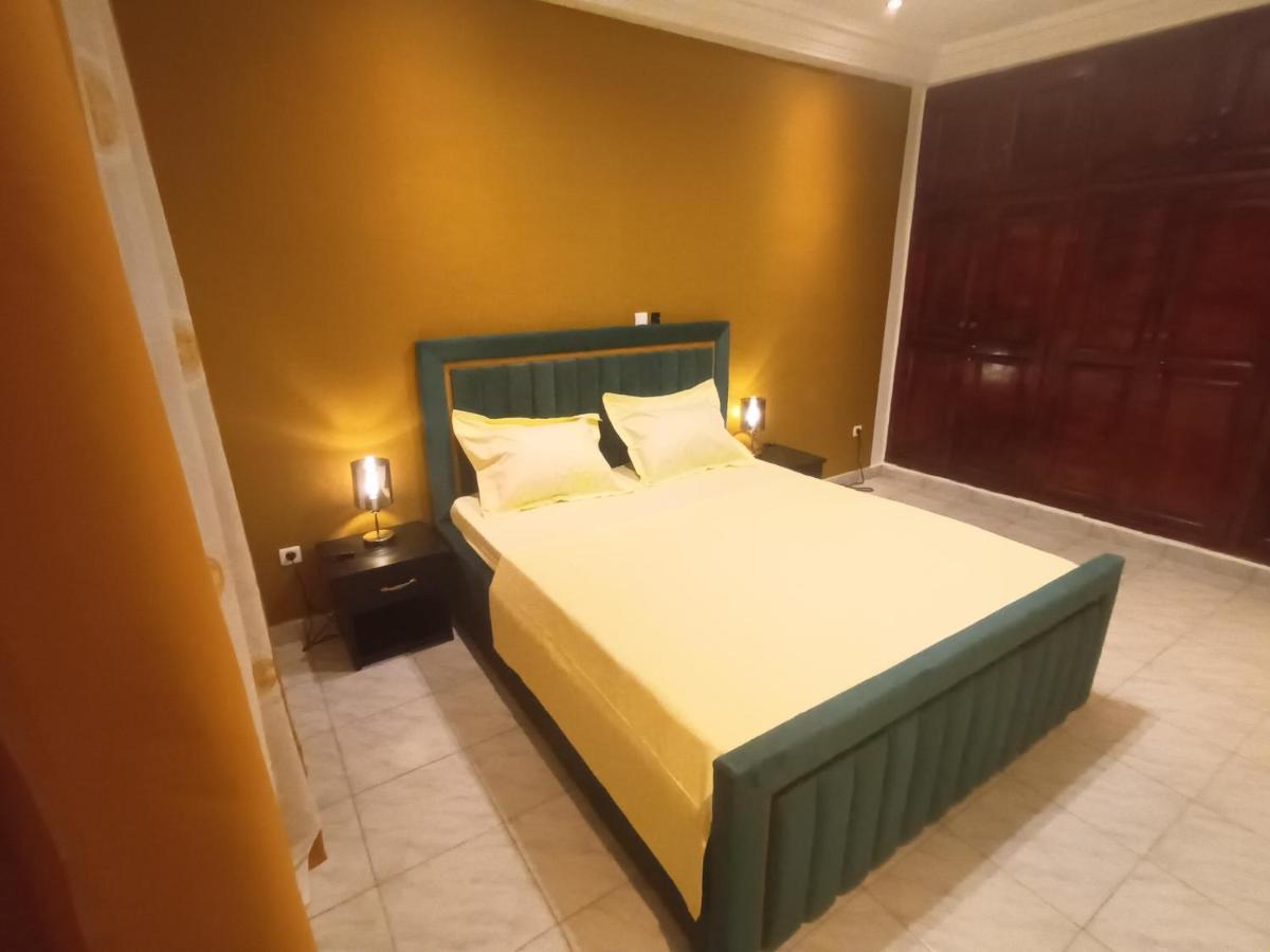 Residence Deluxe Яунде Экстерьер фото